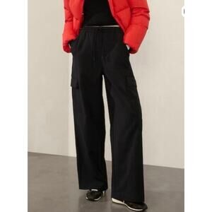 Athleta NWT Promenade Cargo Pants Black Size M Quick Dry Athleisure Sporty Chic